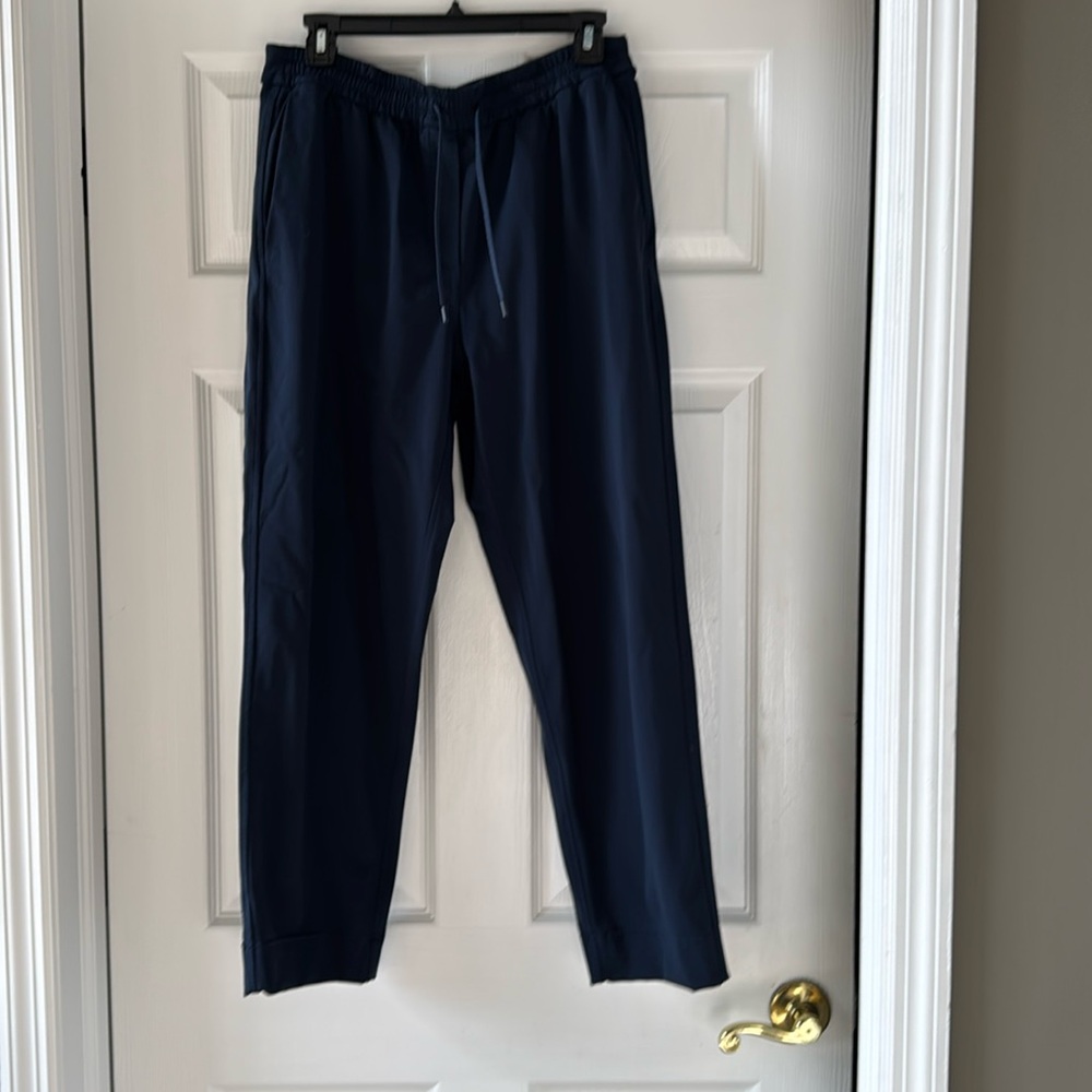 Lululemon navy pants with elastic waist and front slash pockets